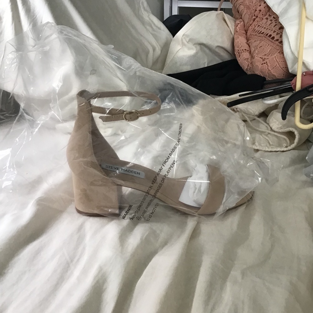 NIB Steve Madden Tan Block Heels NWT - image 1